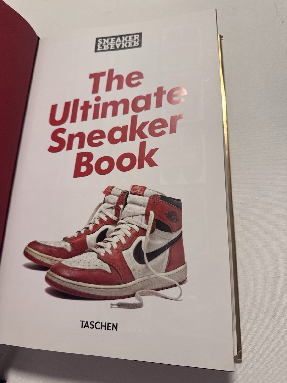 the Ultimate Sneaker Book by Simon Wood Taschen 2018 Hardcover VG Dust Jacket