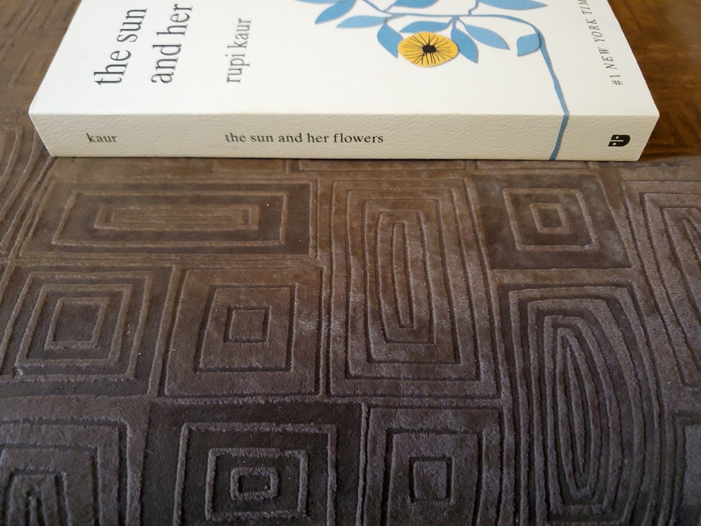 The Sun and Her Flowers by Rupi Kaur (2017, Paperback) NEW