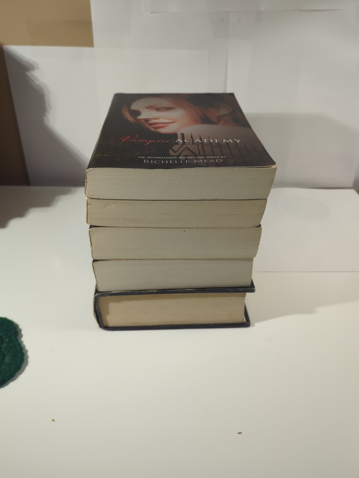 Vampire Academy Book Set 1-4, 6 Richelle Mead Paperback & Hardcover, Romance