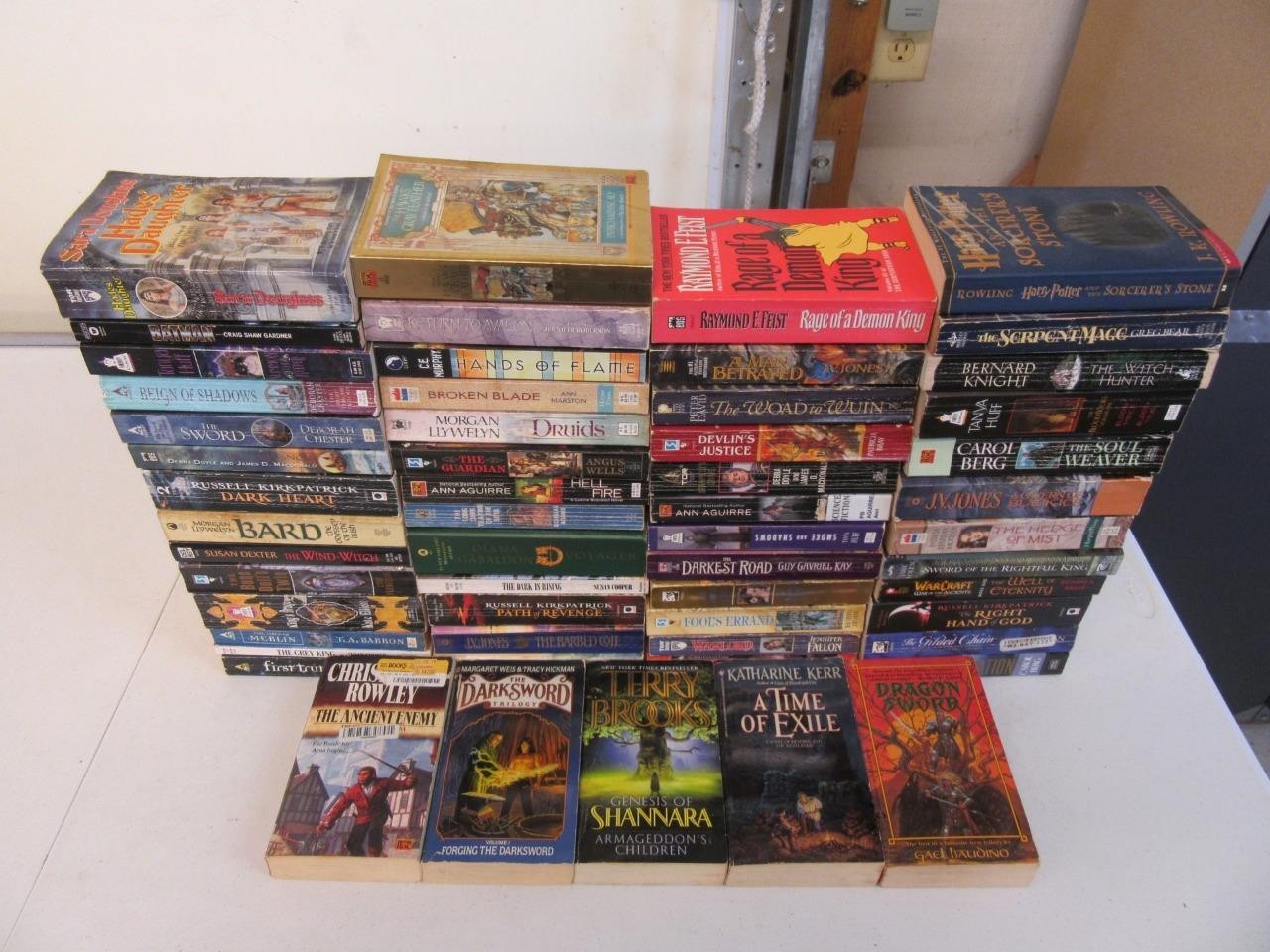 BIG Lot (55) FANTASY Books RAYMOND FEIST TERRY BROOKS DIANA GABALDON ANGUS WELLS