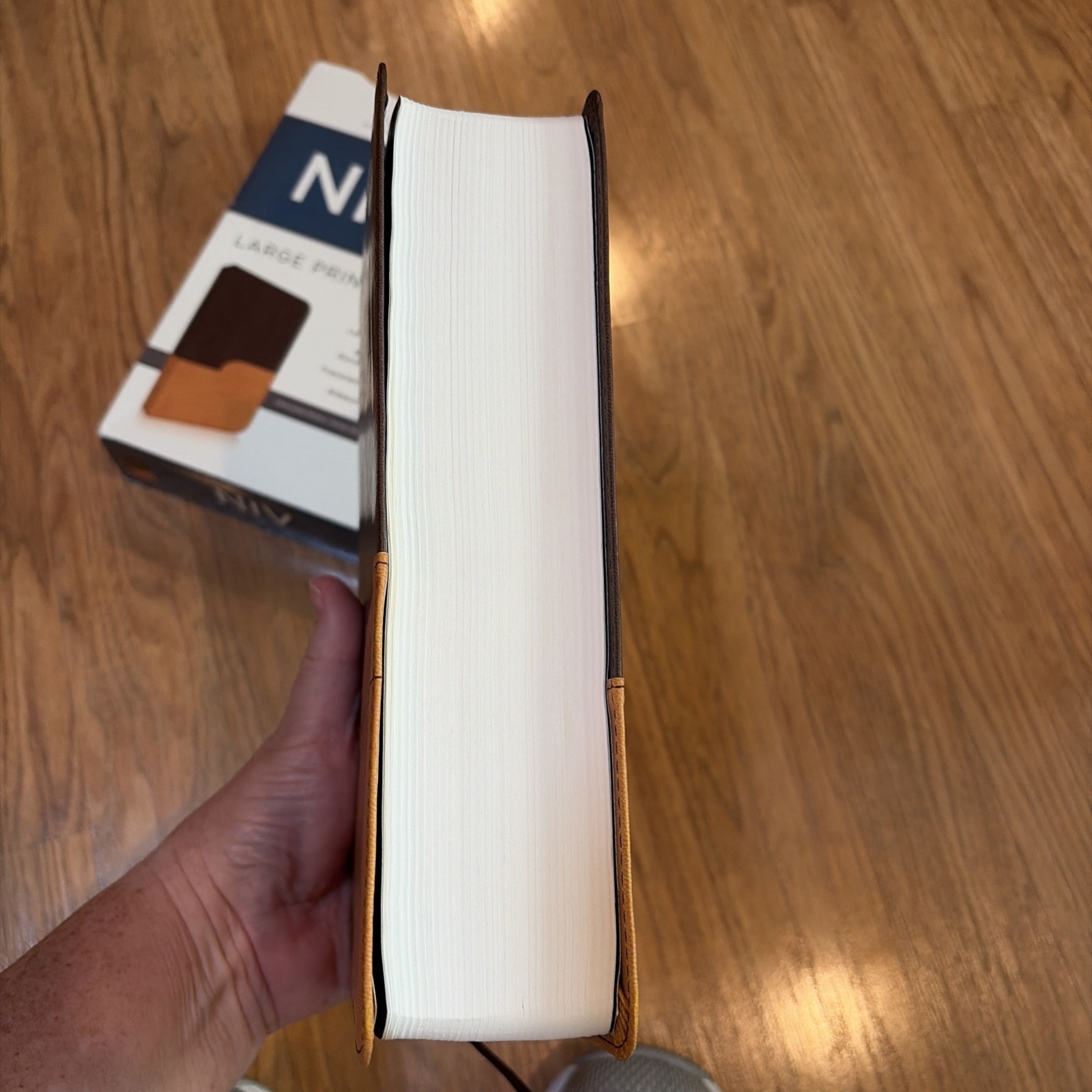 NEW NIV PERSONAL SIZE LARGE PRINT BIBLE CHOCOLATE/AMBER LEATHERSOFT