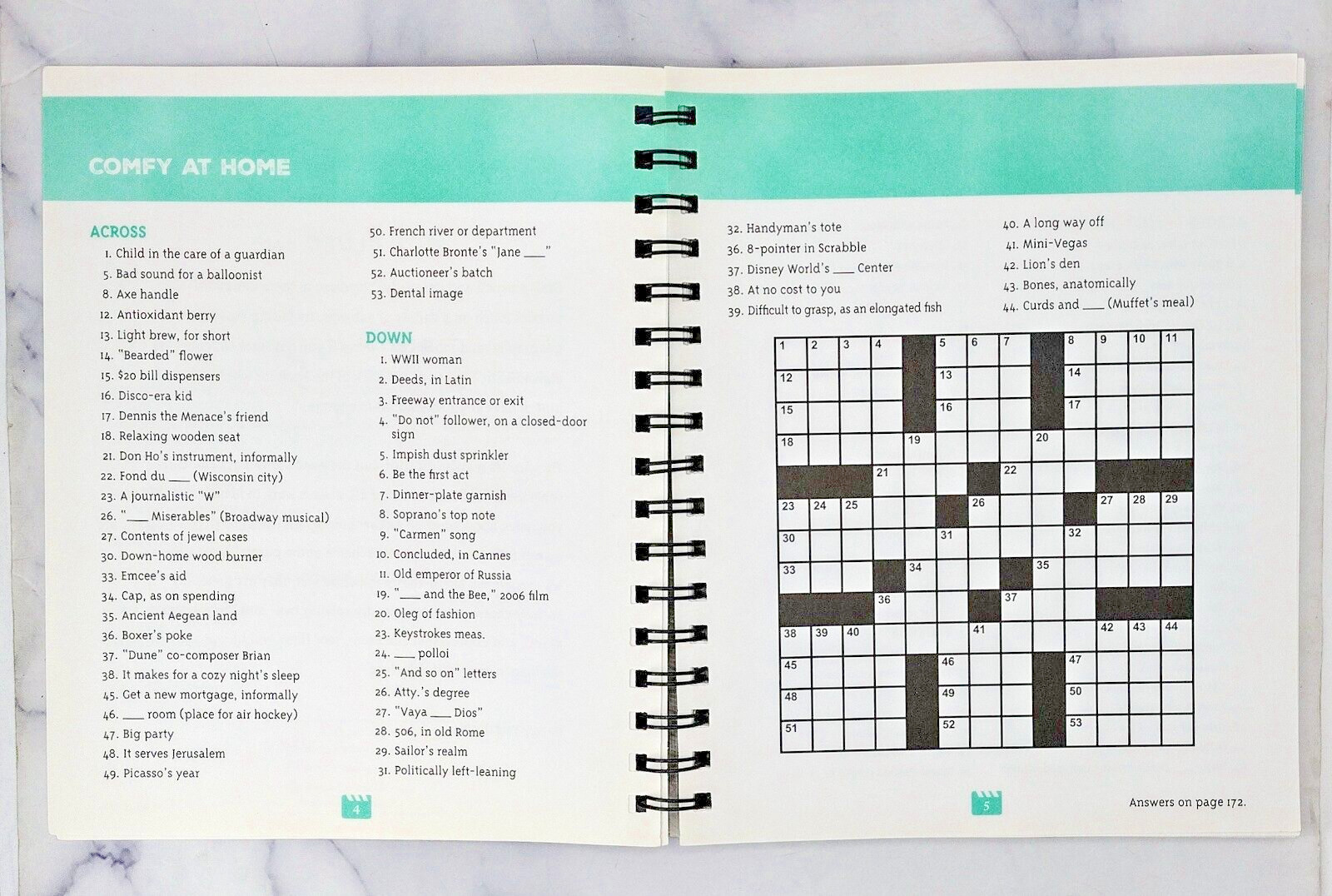 Brain Games Ser.: Brain Games – Crossword Puzzles (Chalkboard #2) 2021 Paperback