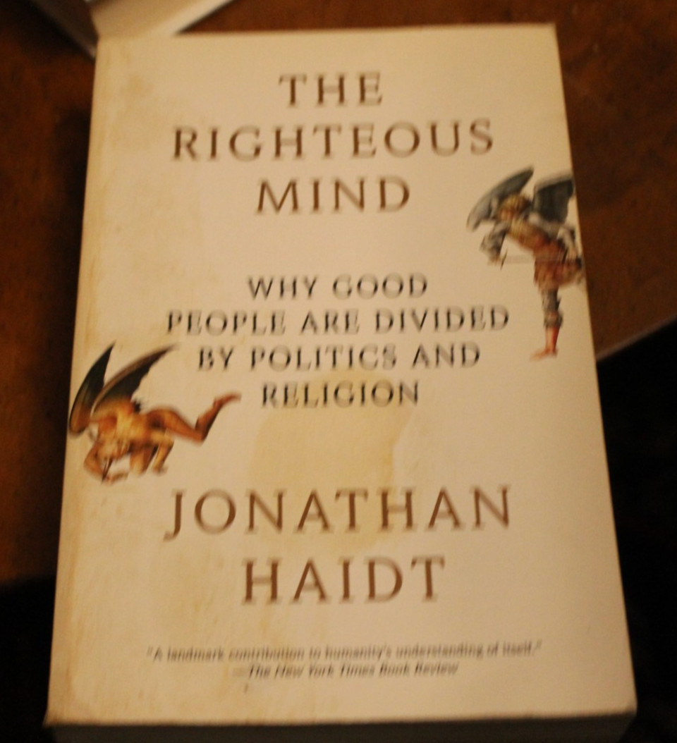 The Righteous Mind ~ Jonathan Haidt ~ 2013 Vintage TP 17PR