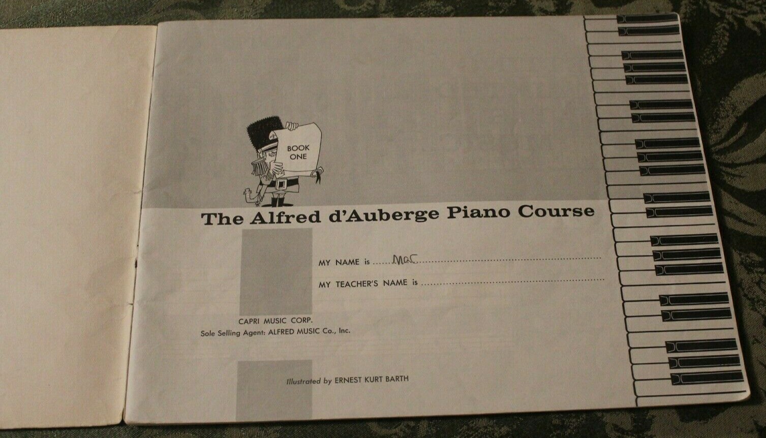Alfred d’Auberge Piano Course Lesson Book, Bk 1 : A Complete Course of instruct.