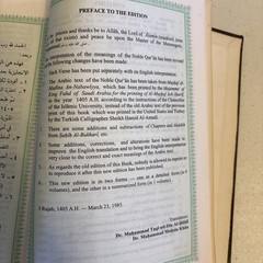 Interpretation of the meanings of the noble Qur’an hardcover 1993 Khân Al-Hilâlî