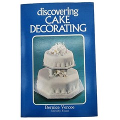 DISCOVERING CAKE DECORATING By Bernice Vercoe – Hardcover 1974 136 pages