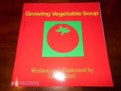 Growing Vegetable Soup – paperback, Lois Ehlert – Like New