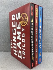 Hunger Games Trilogy Boxed Set Suzanne Collins Paperback 1-3 Volumes Slipcase