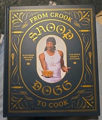 *SNOOP DOGG COOK BOOK*191 PAGES*FROM CROOK TO COOK*