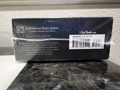 Carve the Mark 2-Book Paperback Box Set : The Fates Divide Veronica Roth New
