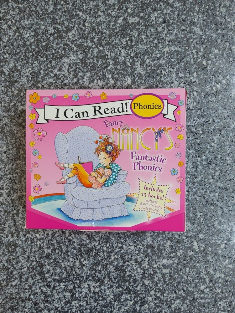 Fancy Nancy’s 12-Book Fantastic Phonics Fun! : Includes 12 Mini-Books