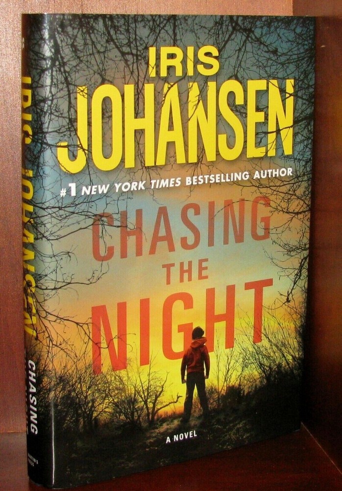 Chasing the Night Iris Johansen 1st Ed HC Eve Duncan Thriller