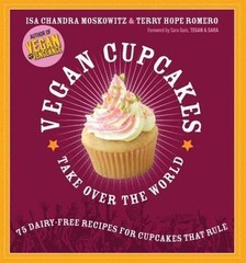 Vegan Cupcakes Take Over the World:- paperback, Isa Chandra Moskowit, 1569242739