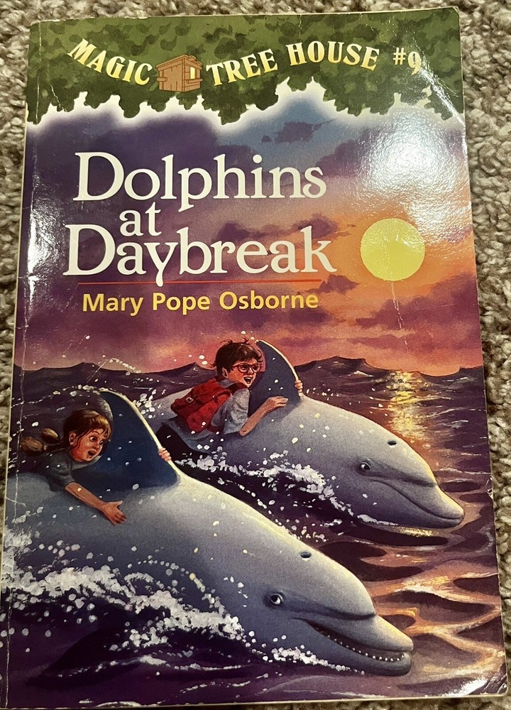 Very Good Dolphins at Daybreak Magic Tree House, No. 9 by Mary Pope Osborne