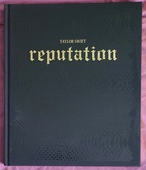 TAYLOR SWIFT Reputation Limited Edition VIP Tour Book (Hardcover)