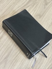 NIV New International Version Study Bible Black Leather Zondervan 2020