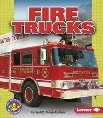 Fire Trucks (Pull Ahead Books) (Pull Ahead Transportation) – Paperback – GOOD