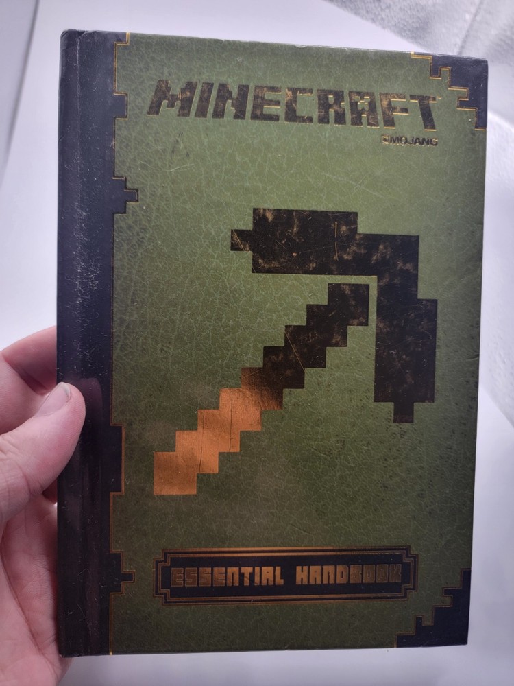 Minecraft Essential Handbook Mojang And Egmont Scholastics 2014 Edition