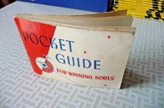 1944 WWII RELIGIOUS POCKET GUIDE for Winning Souls~Moody Press~CHRISTIAN FAITH