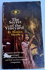 VTG Easy to Read New American Library THE SECRET OF THE VINEYARD Monica Heath