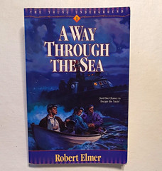 The Young Underground A Way Through the Sea PB Robert Elmer World War II