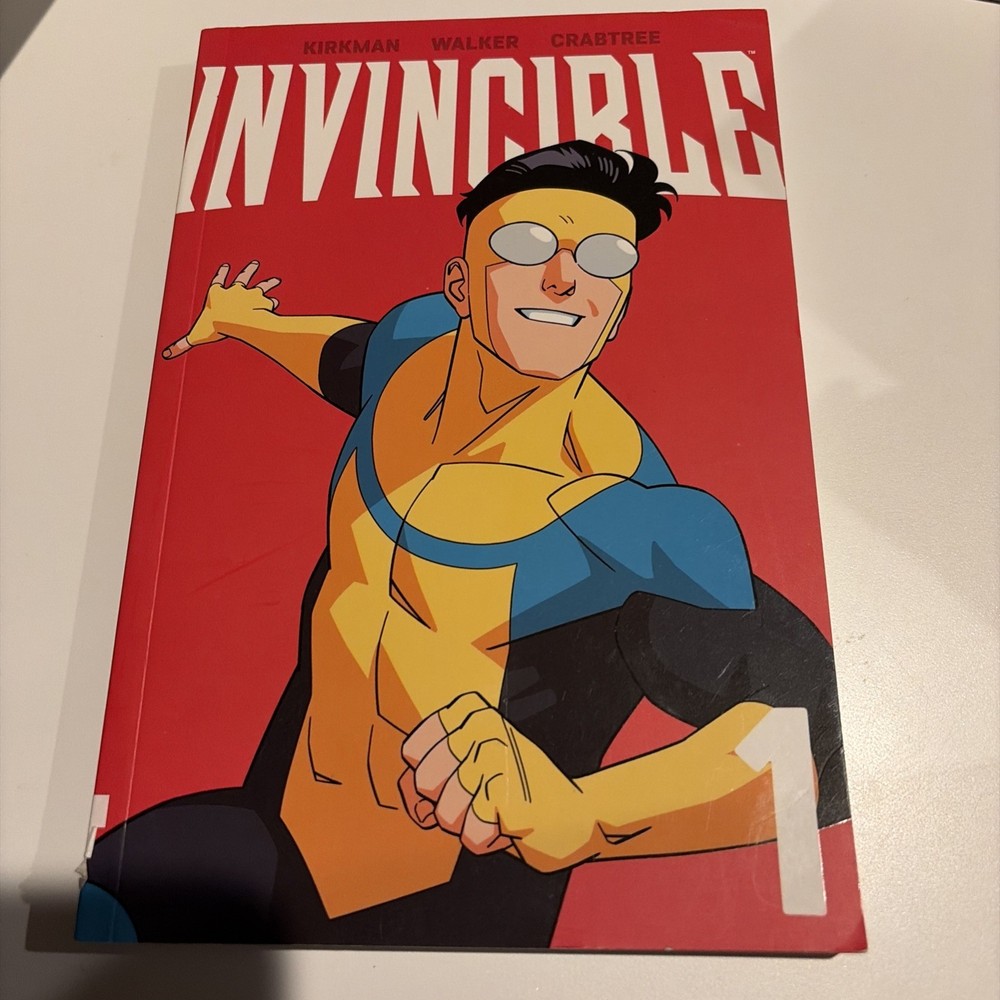 Invincible Volume 1 (New Edition) by Robert Kirkman: Like New!