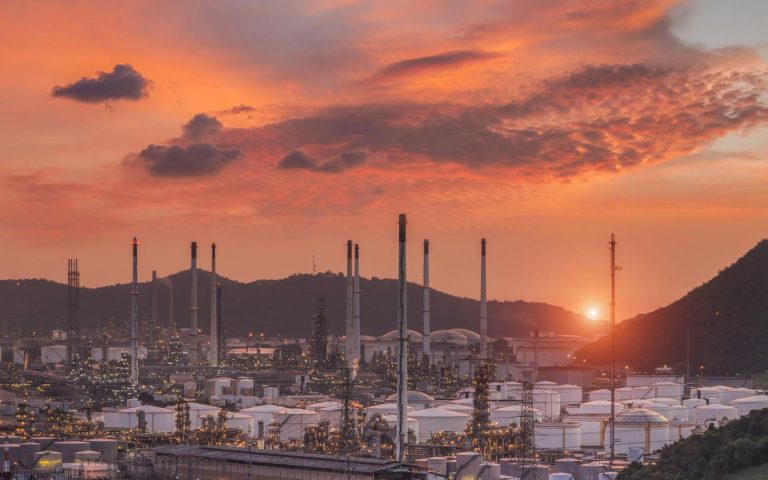 Global Oil Prices Fall Amid Easing Concerns Over U.S.-Iran Tensions