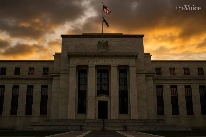 Federal Reserve building in Washington, D.C., symbolizing political and legal clash over central bank independence