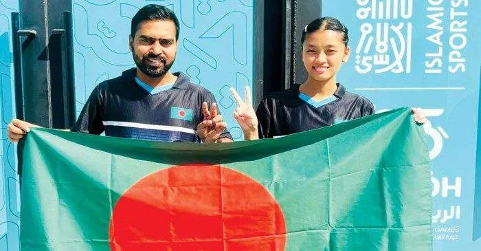 Silver winning Bangladesh paddlers return home