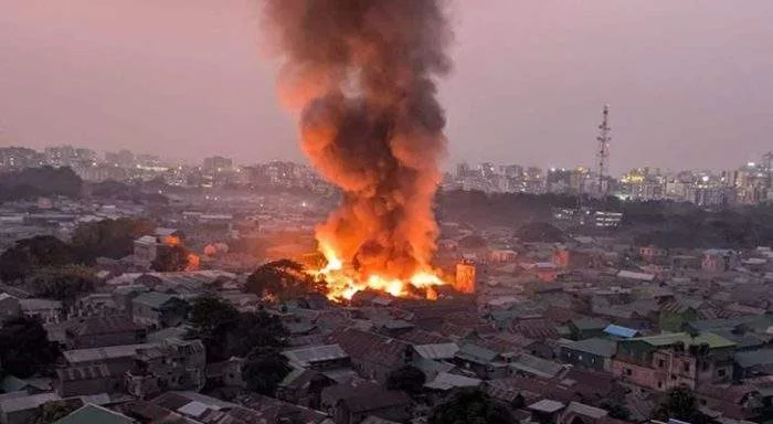 করাইল বস্তিতে ভয়াবহ অগ্নিকাণ্ডে হাজারো মানুষ নিঃস্ব