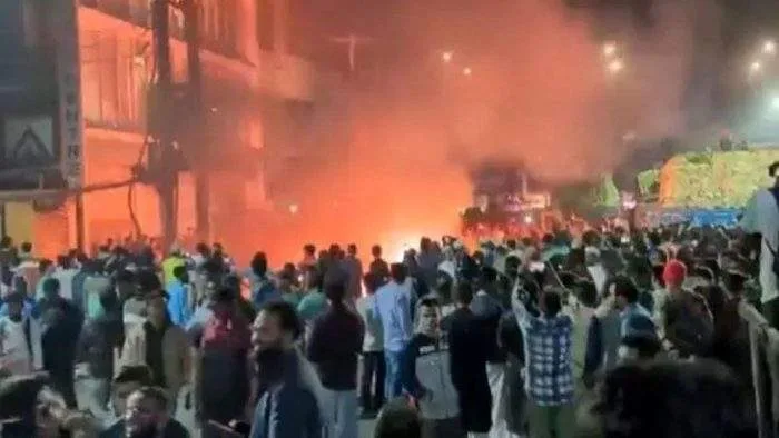 বাংলাদেশজুড়ে নতুন করে সহিংসতা, সংবাদমাধ্যম ও ঐতিহ্যবাহী স্থাপনায় হামলা