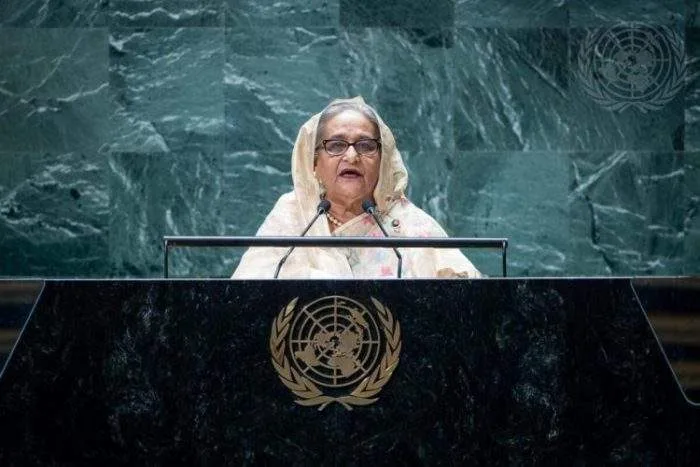 অনলাইন সম্মেলনে শেখ হাসিনা বক্তব্য দিচ্ছেন, স্ক্রিনে একাধিক অংশগ্রহণকারী দৃশ্যমান