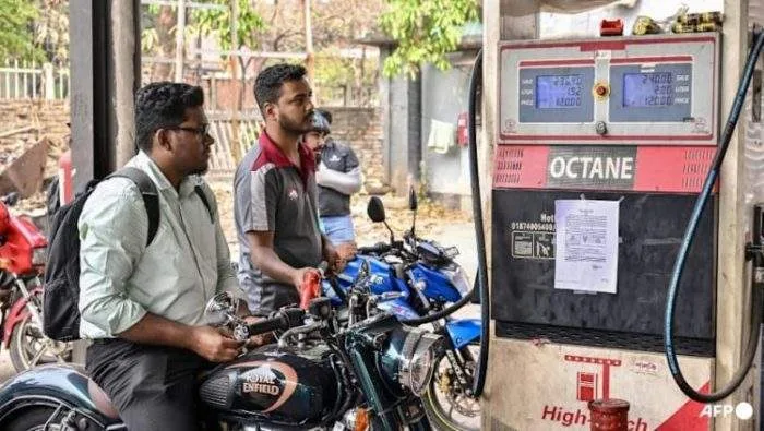 জ্বালানি সংকটে টেলিকম সেবা বন্ধের ঝুঁকিতে বাংলাদেশ