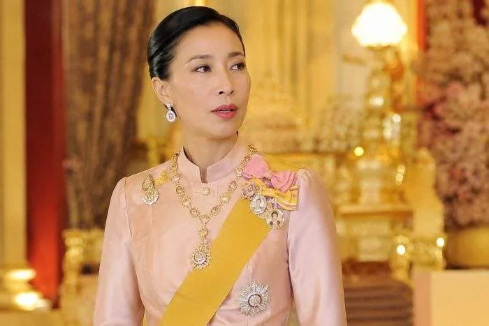 Horizontal official portrait of Thailand's Princess Bajrakitiyabha Narendiradebyavati in traditional royal attire.