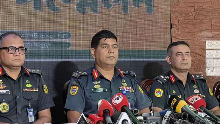 690 Bangladesh Prison Escapees, Including Two Militants, Still at Large