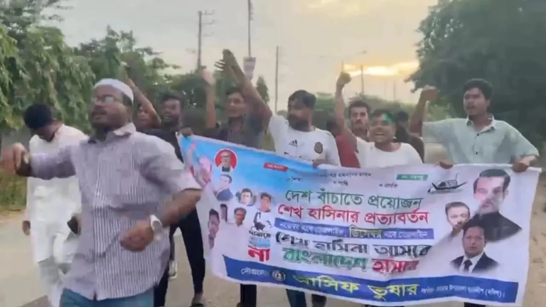 Chhatra League Stages Flash March in Chattogram