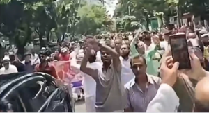 দমন-পীড়ন উপেক্ষা করে গুলশানে ‘জয় বাংলা’ স্লোগানে বড় মিছিল