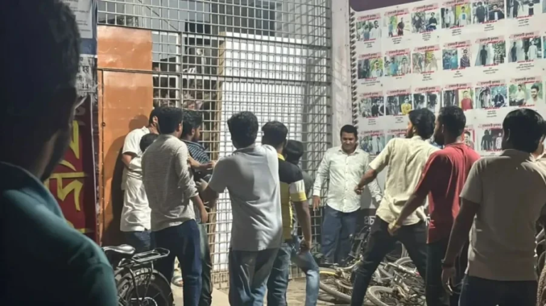 4 Bangladeshi Journalists Critically Injured in Chhatra Dal Attack
